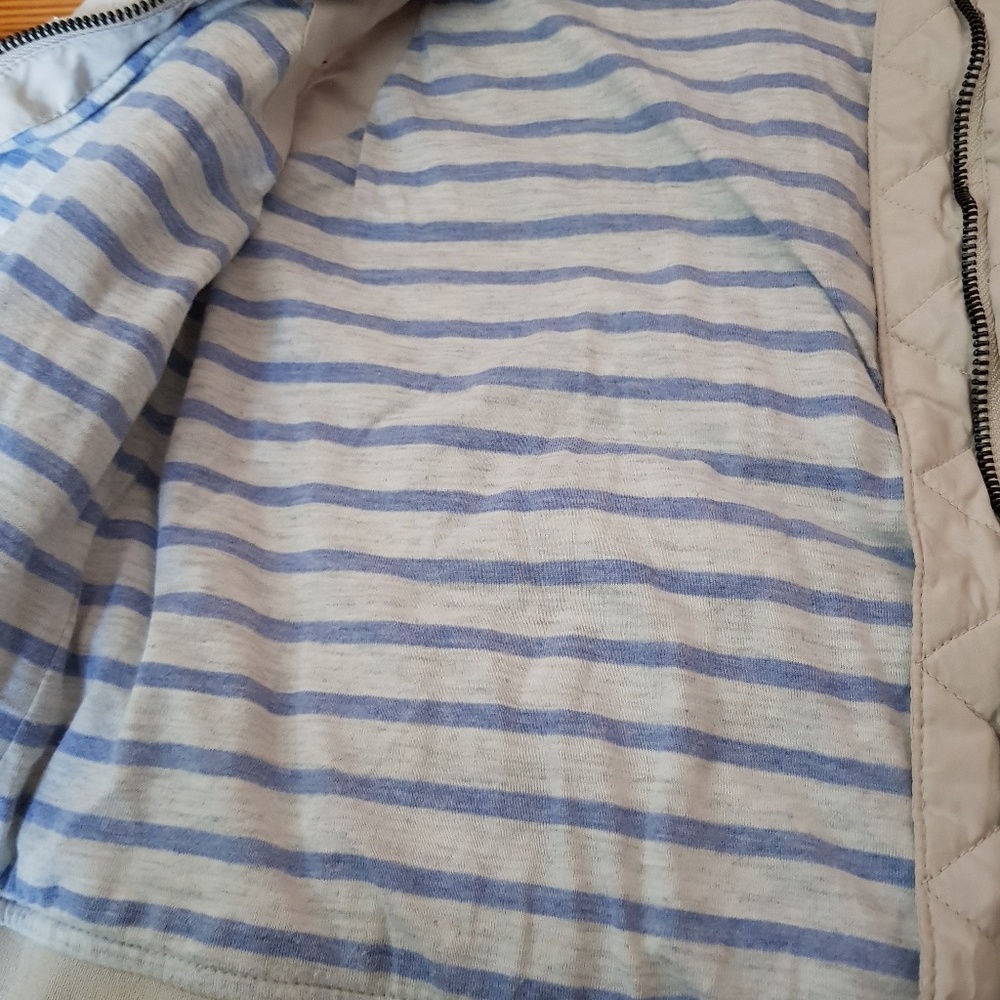 Vest - Picture 3 of 5